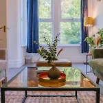 4-bed Family House In With Park View Prázdninový dům *