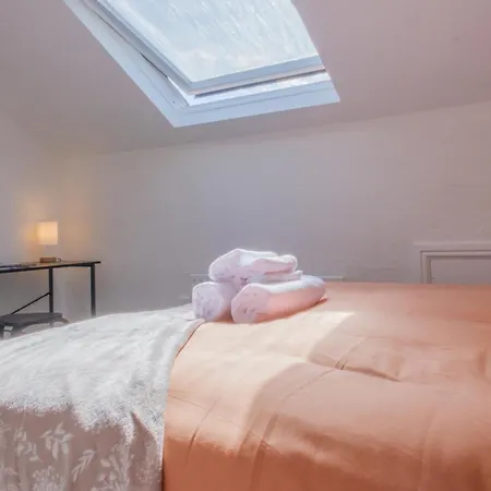 Holiday home 4-bed Family House In With Park View *