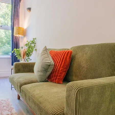 Semesterbostad 4-bed Family House In With Park View *