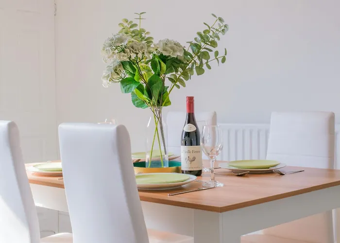 度假居 4-bed Family House In With Park View