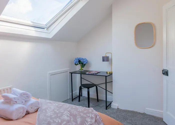 度假居 4-bed Family House In With Park View