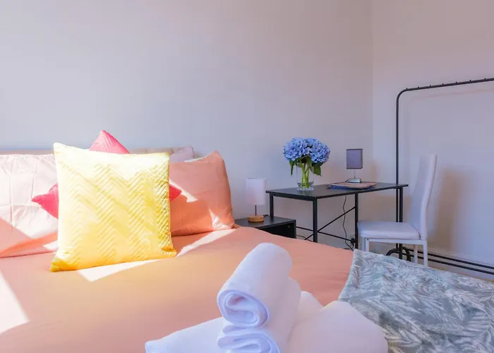 4-bed Family House In With Park View *