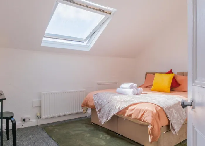 4-bed Family House In With Park View 度假居 *