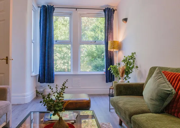 度假居 4-bed Family House In With Park View