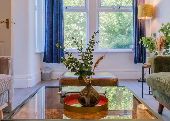 4-bed Family House In With Park View 度假居 *