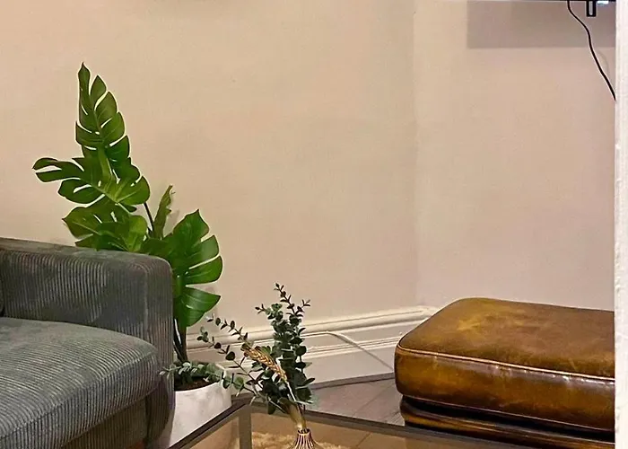 4-bed Family House In With Park View 度假居 利兹