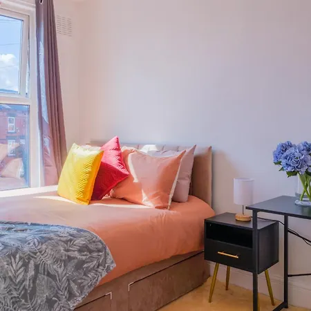 4-bed Family House In With Park View Nyaraló *